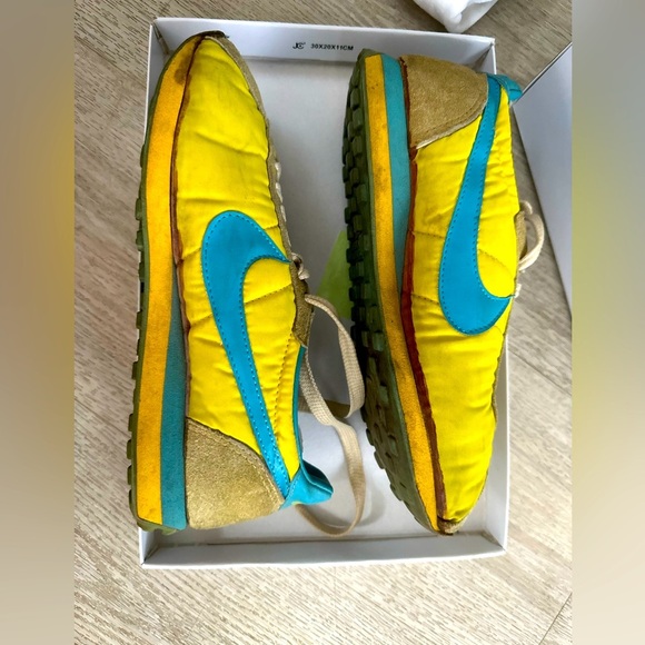 1977 Nike Lady Waffle Trainer COLLECTIBLE - reintroduced again - Picture 2 of 5